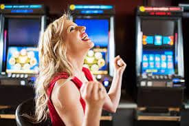 Studio kasino langsung tante4d dengan dealer profesional di meja roulette